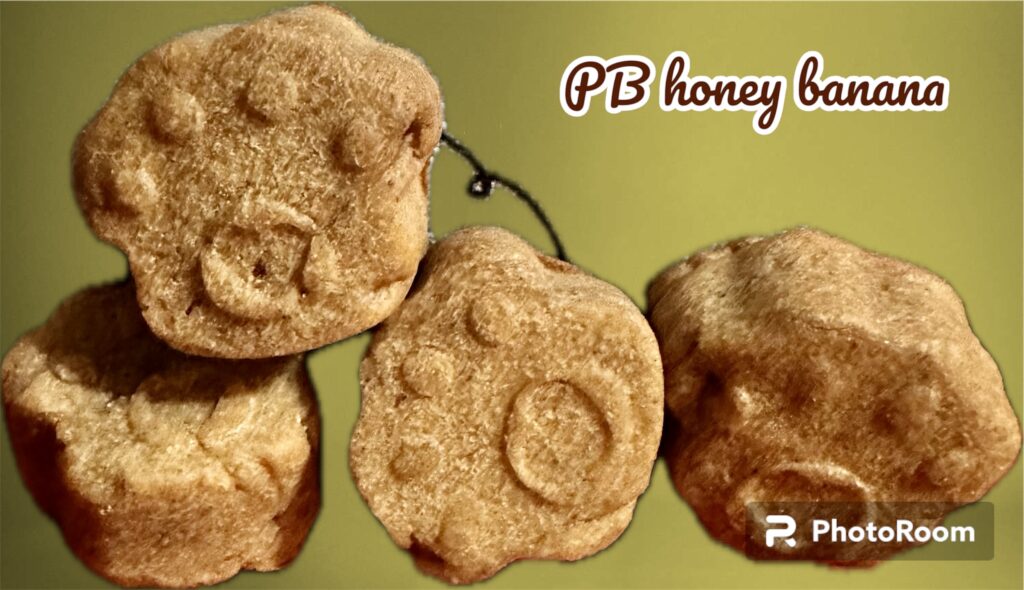 4 Dog Loves is a licensed/registered baker of dog and cat treats and cakes.